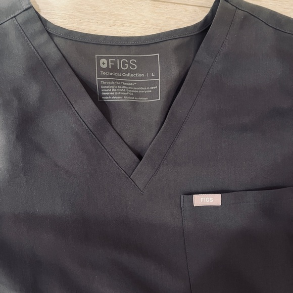 Catarina™ One-Pocket Scrub Top - Picture 2 of 2